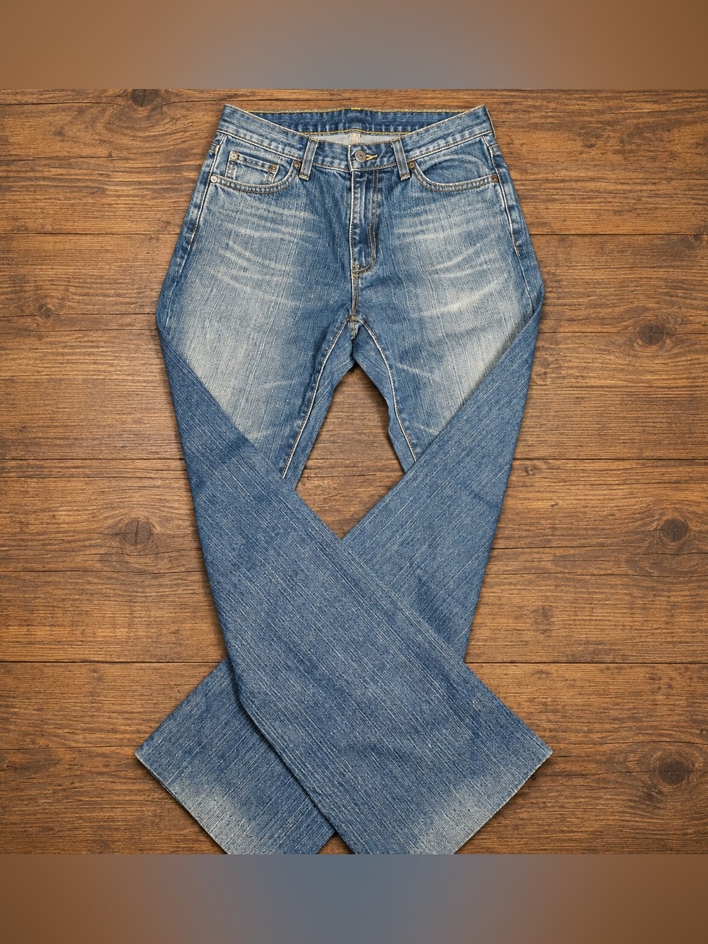 GAP Women's Flare Jeans in Med Blue. Women’s size 6 Reg